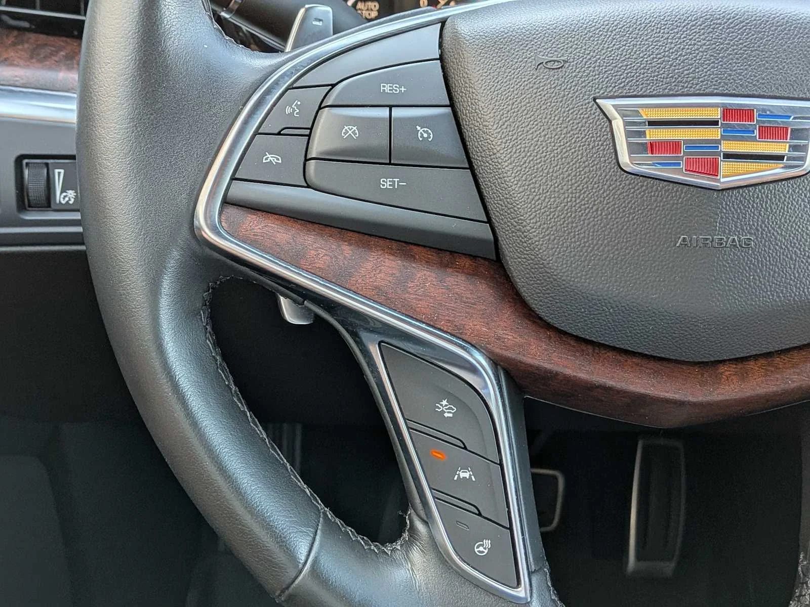 Certified Used 2023 Crystal White Tricoat Cadillac Sport image 16