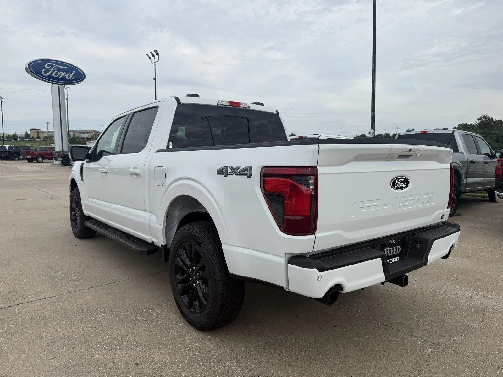 New 2026 Oxford White Ford XLT image 7