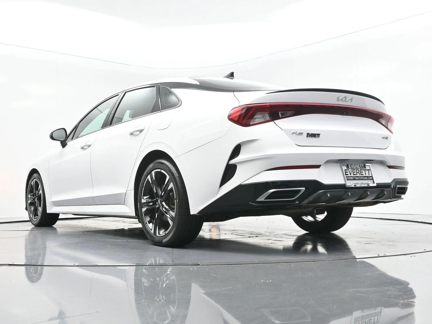 Used 2022 Glacial White Pearl Kia GT-Line image 47