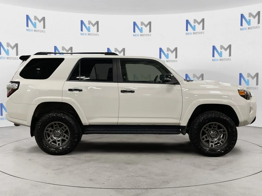 Used 2020 Super White Toyota Venture image 6