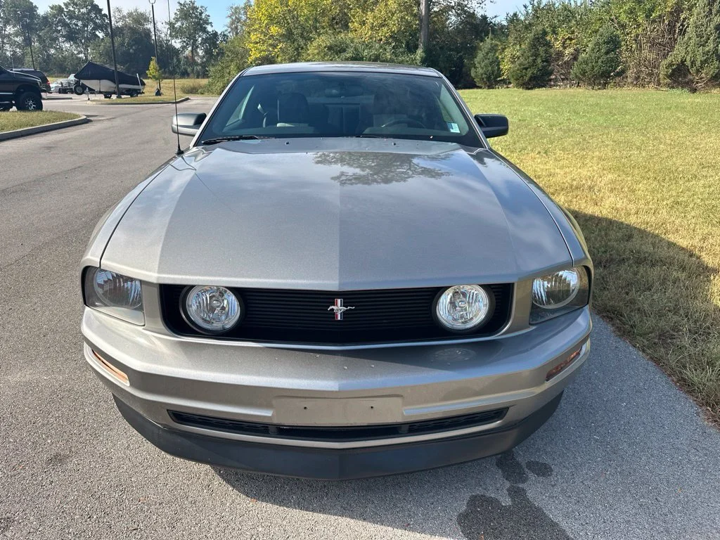 Used 2009 Gray Ford V6 image 8