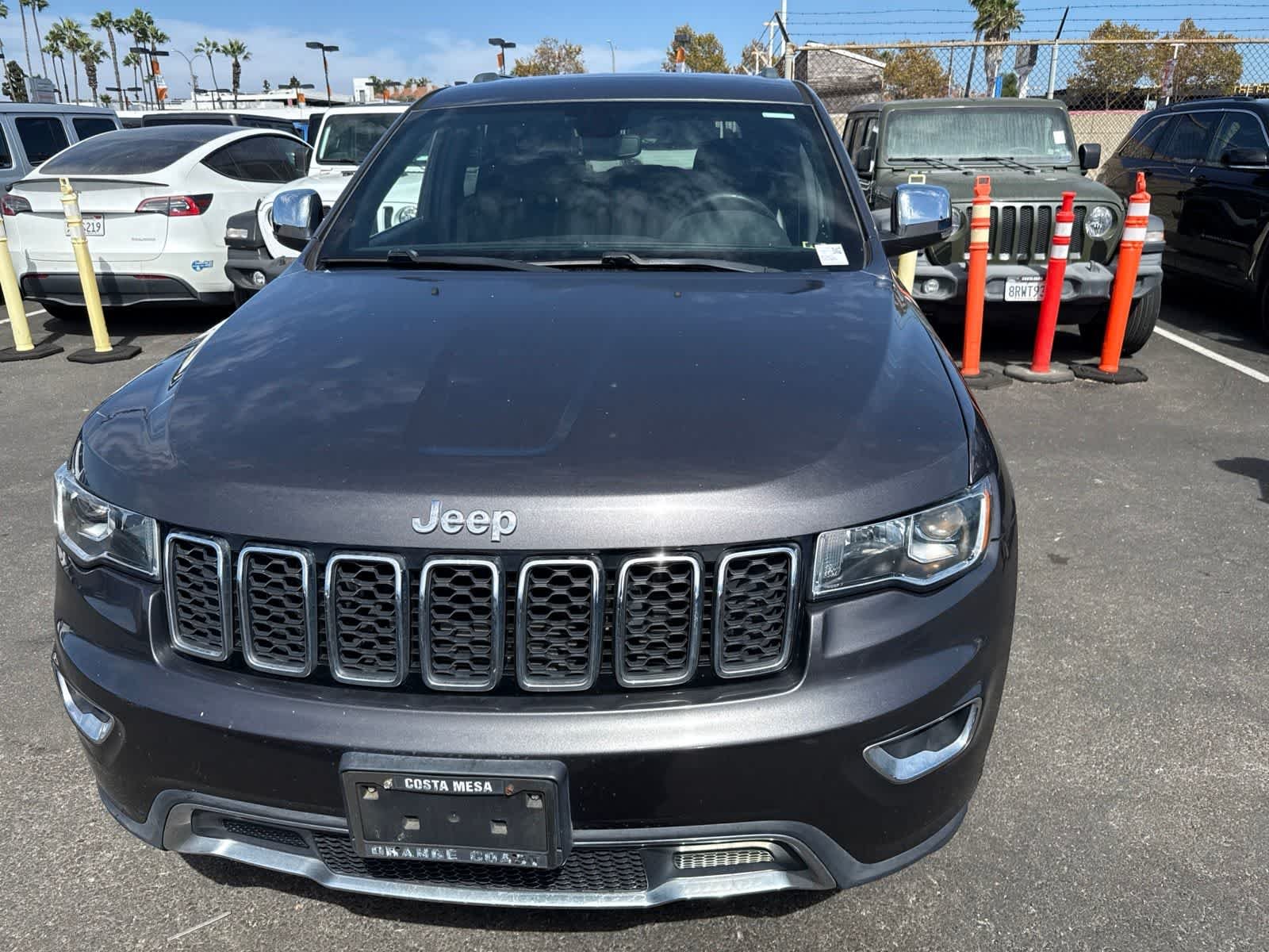 Used 2018 Granite Crystal Metallic Clearcoat Jeep Limited image 15