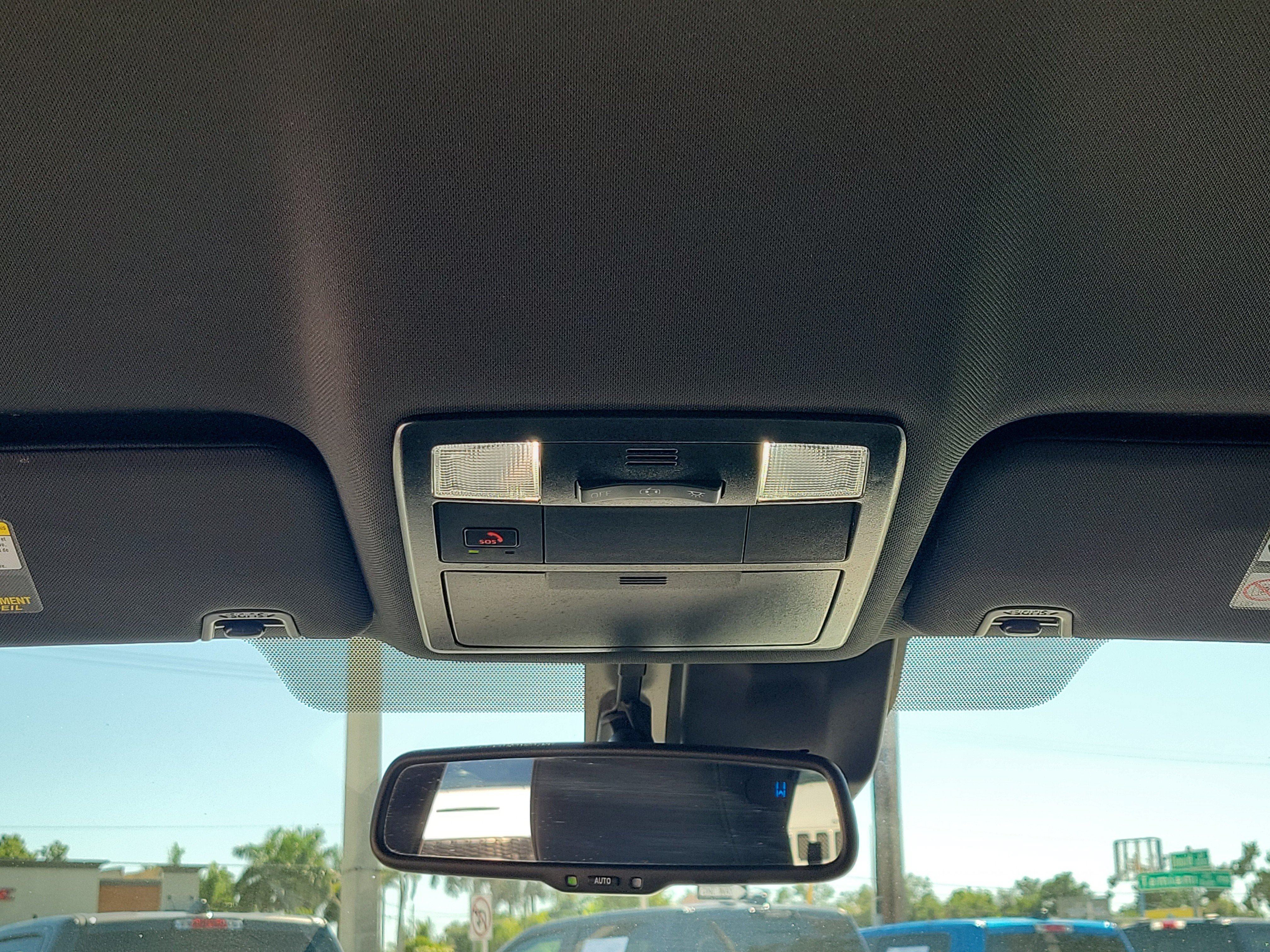 Used 2022 White Toyota SR image 19