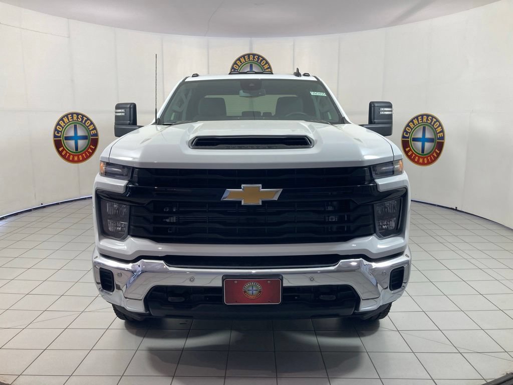 New 2026 Summit White Chevrolet WT image 17