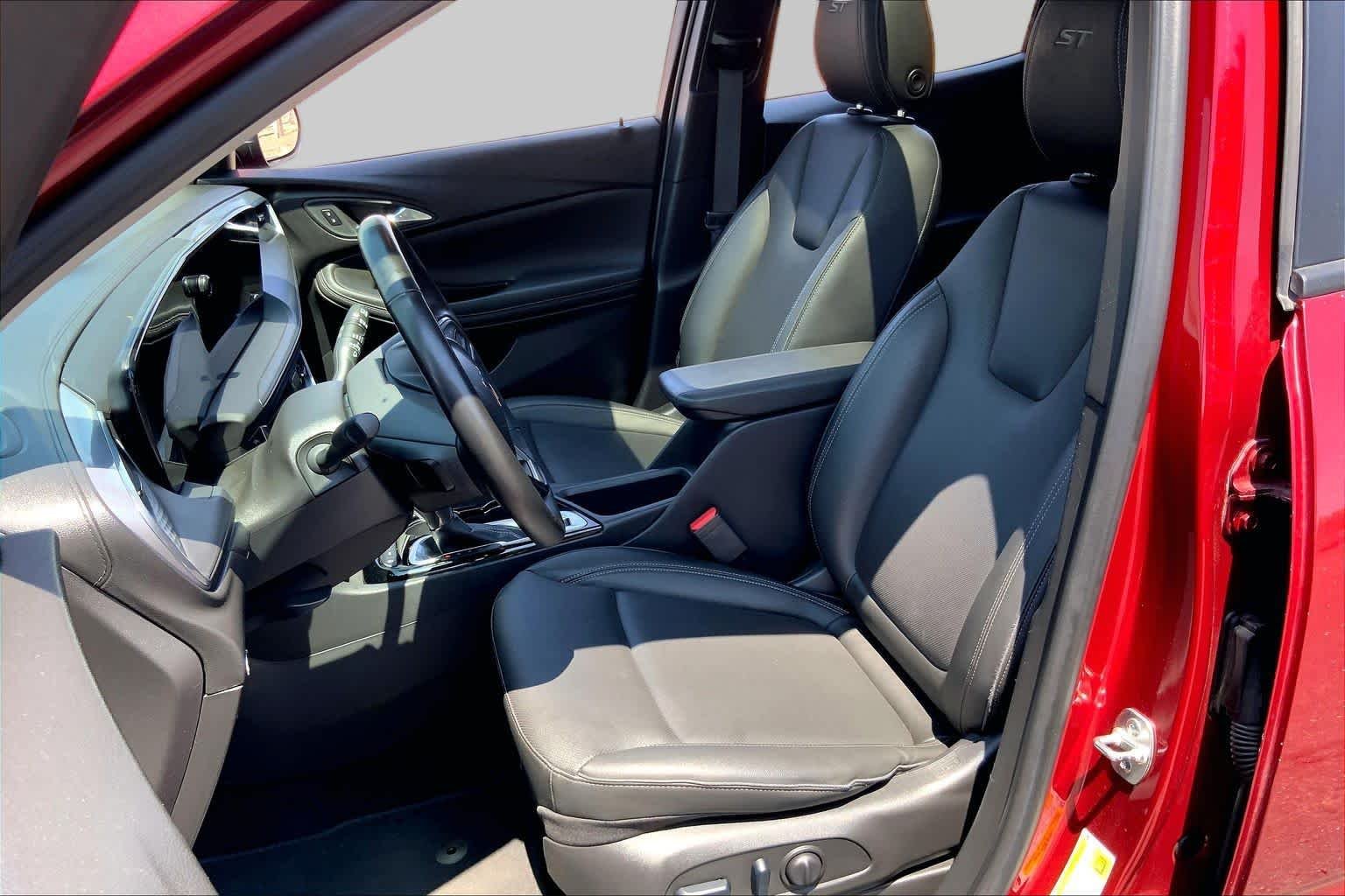 Used 2024  Buick Sport Touring image 9