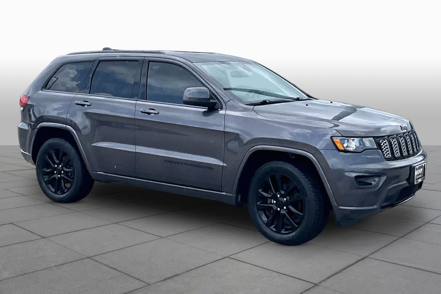 Used 2019 Granite Crystal Metallic Clearcoat Jeep Altitude image 3