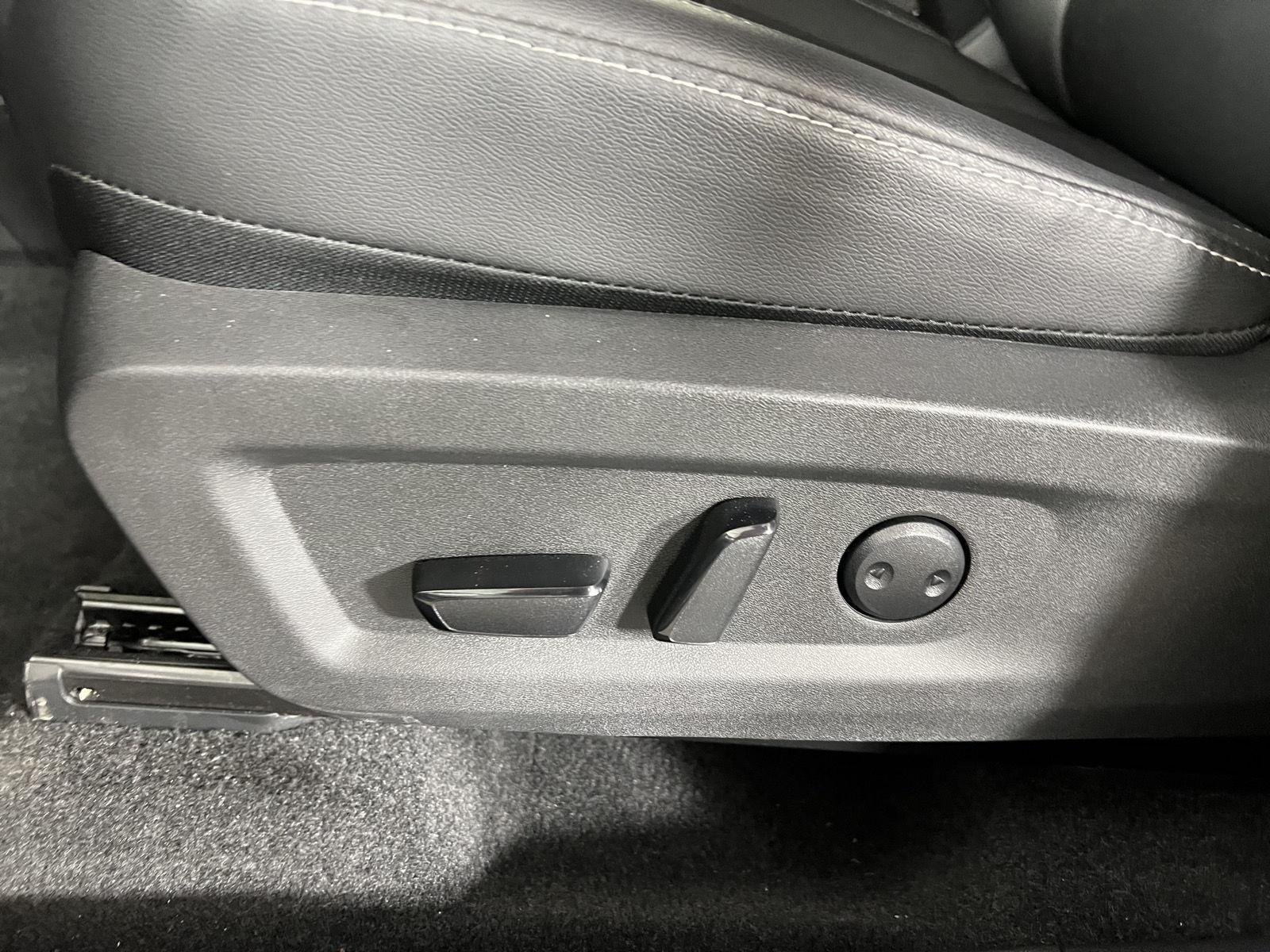 Certified Used 2025 Gun Metallic Nissan SL image 17