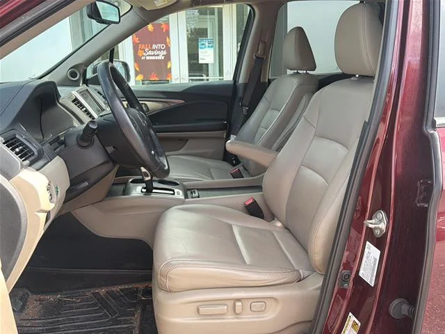 Used 2019 Deep Scarlet Pearl Honda  image 9