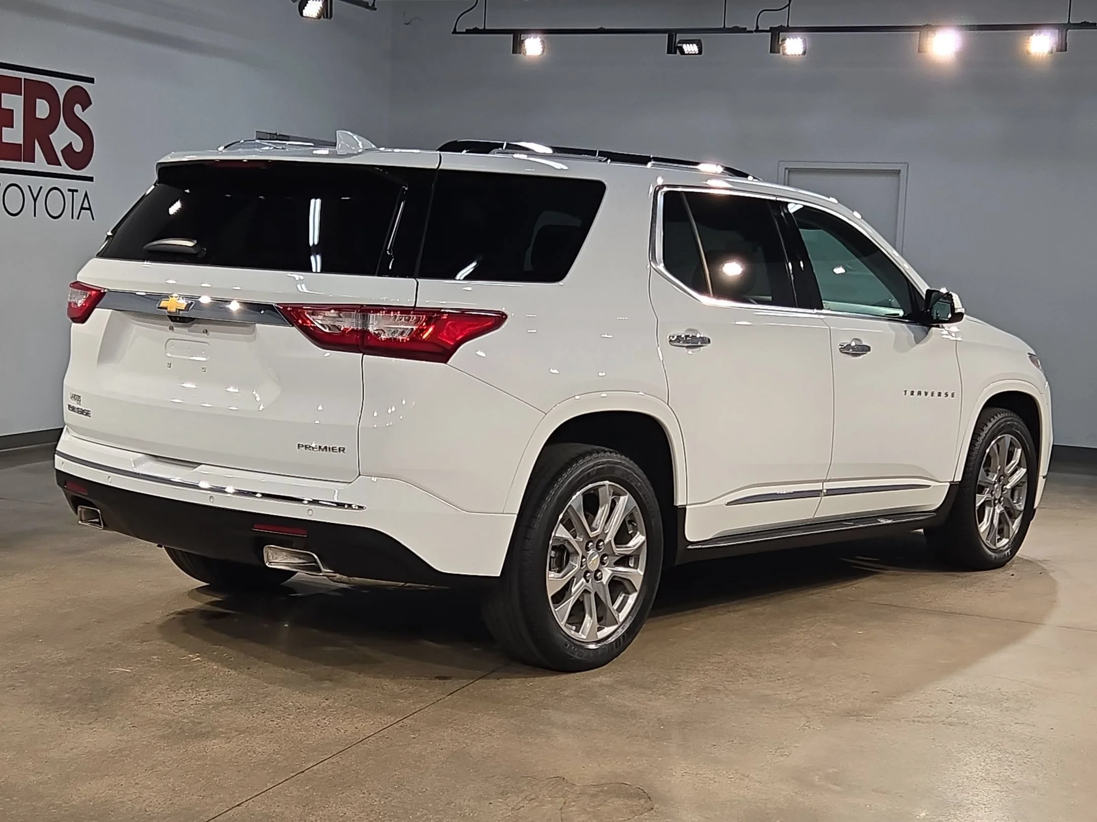 Used 2019 Summit White Chevrolet Premier image 7