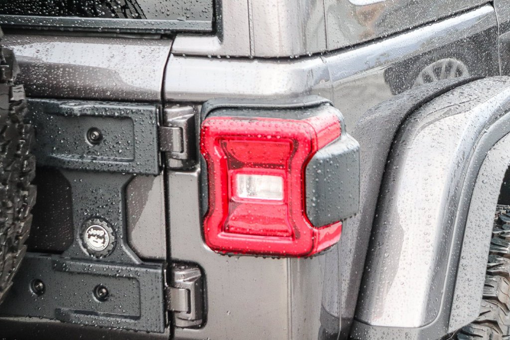 New 2026 Granite Crystal Metallic Clearcoat Jeep Rubicon X image 10