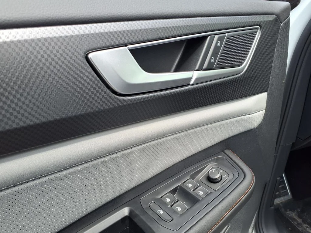 New 2026 Opal White Pearl Volkswagen Peak Edition image 8