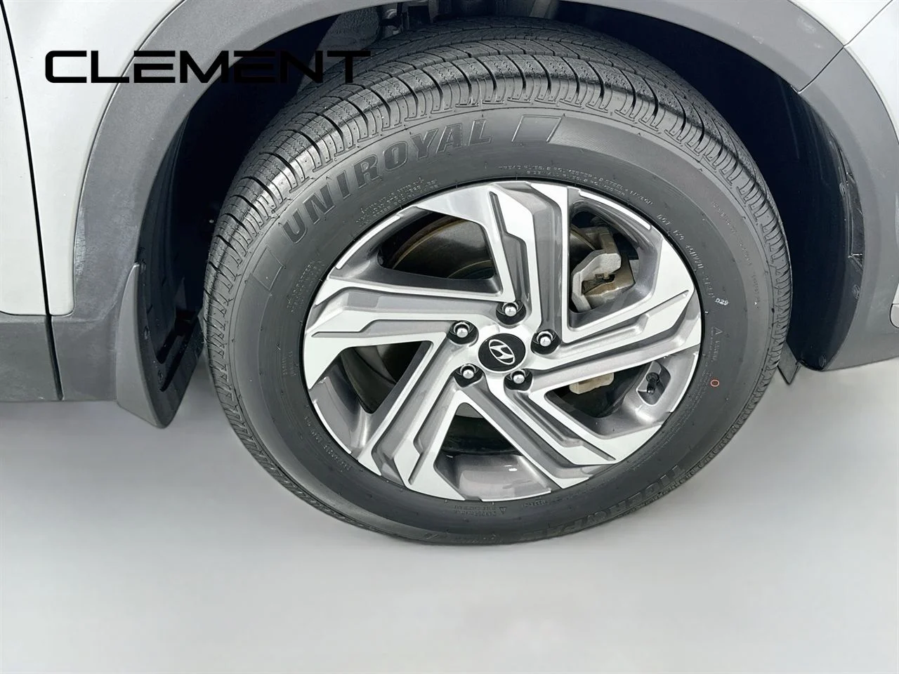 Used 2023 Shimmering Silver Pearl Hyundai SE image 34