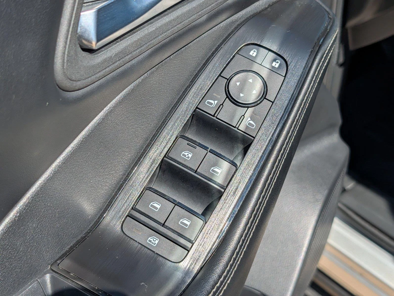 Used 2025 Brilliant Silver Metallic Nissan SV image 15