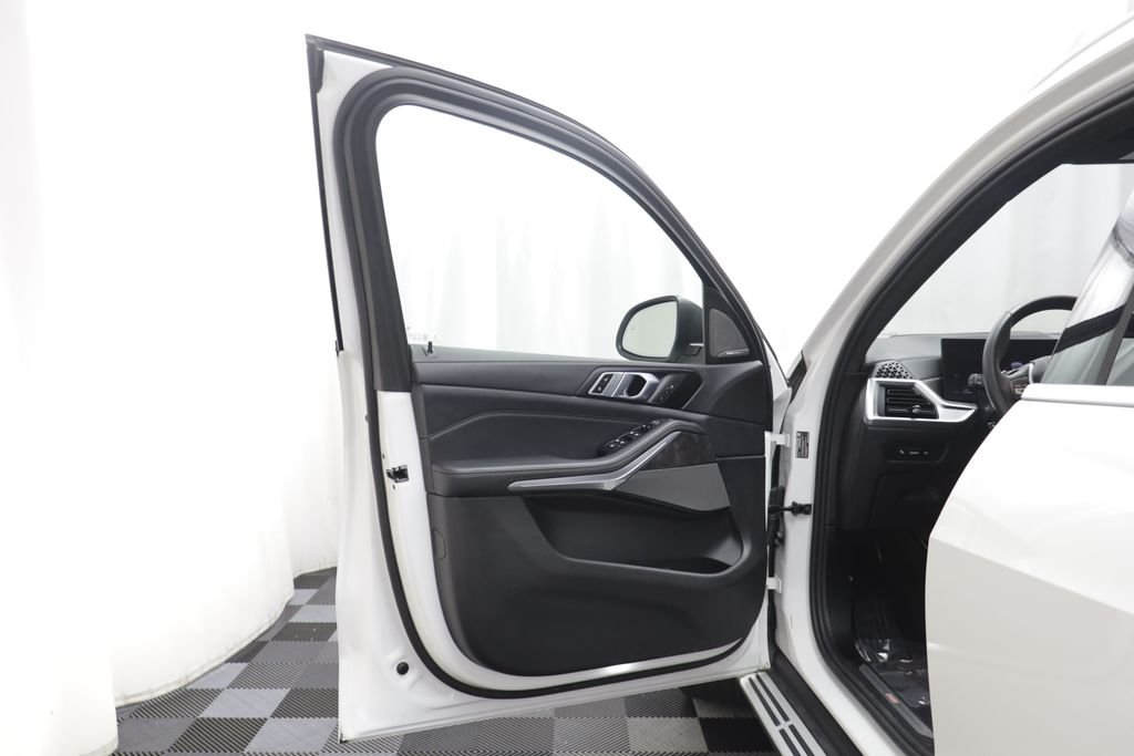 Certified Used 2026 Alpine White BMW xDrive40i image 4