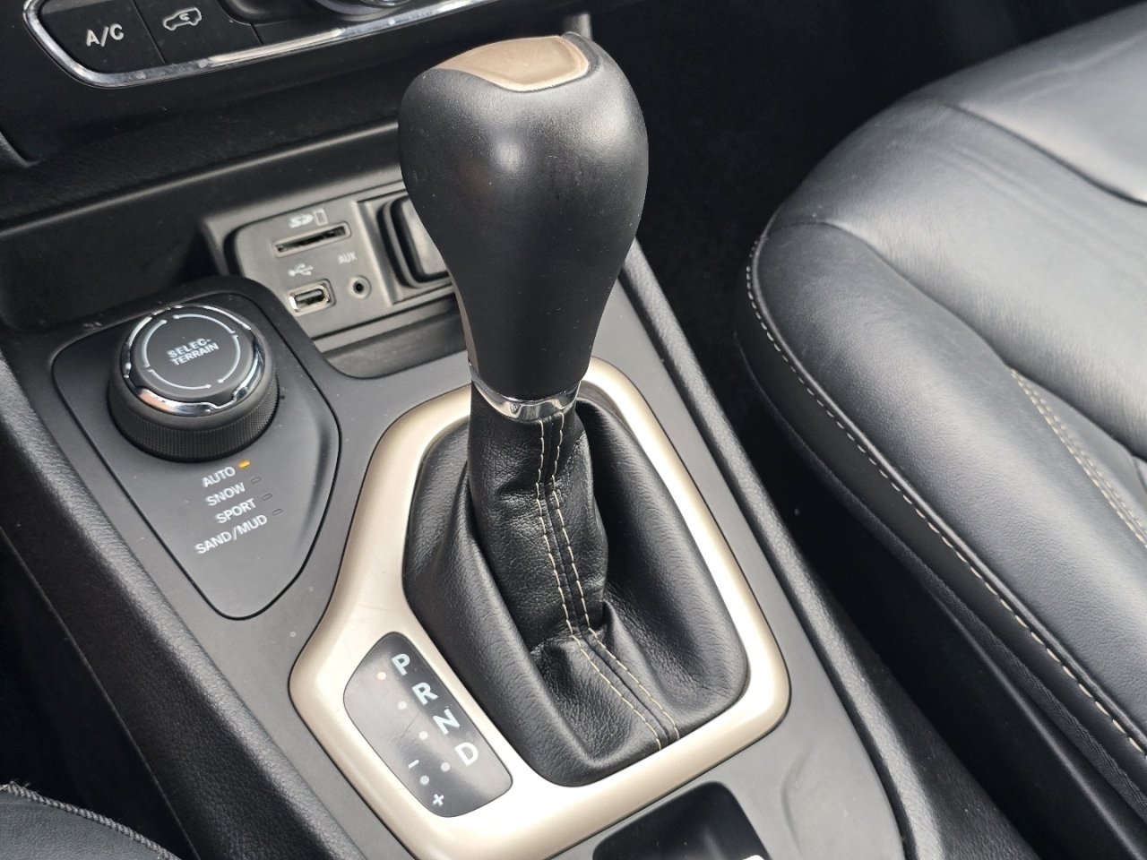 Used 2017 Red Jeep Limited image 31