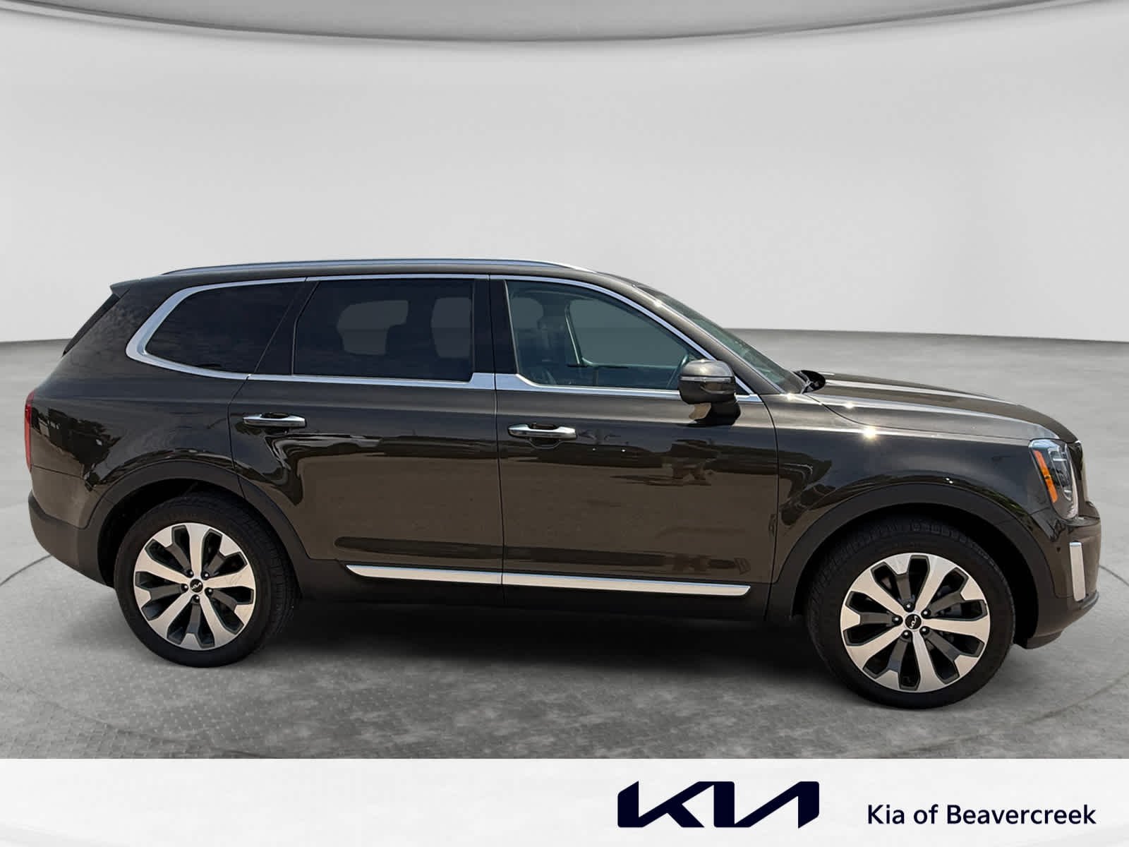 Used 2022 Dark Moss Kia S image 4