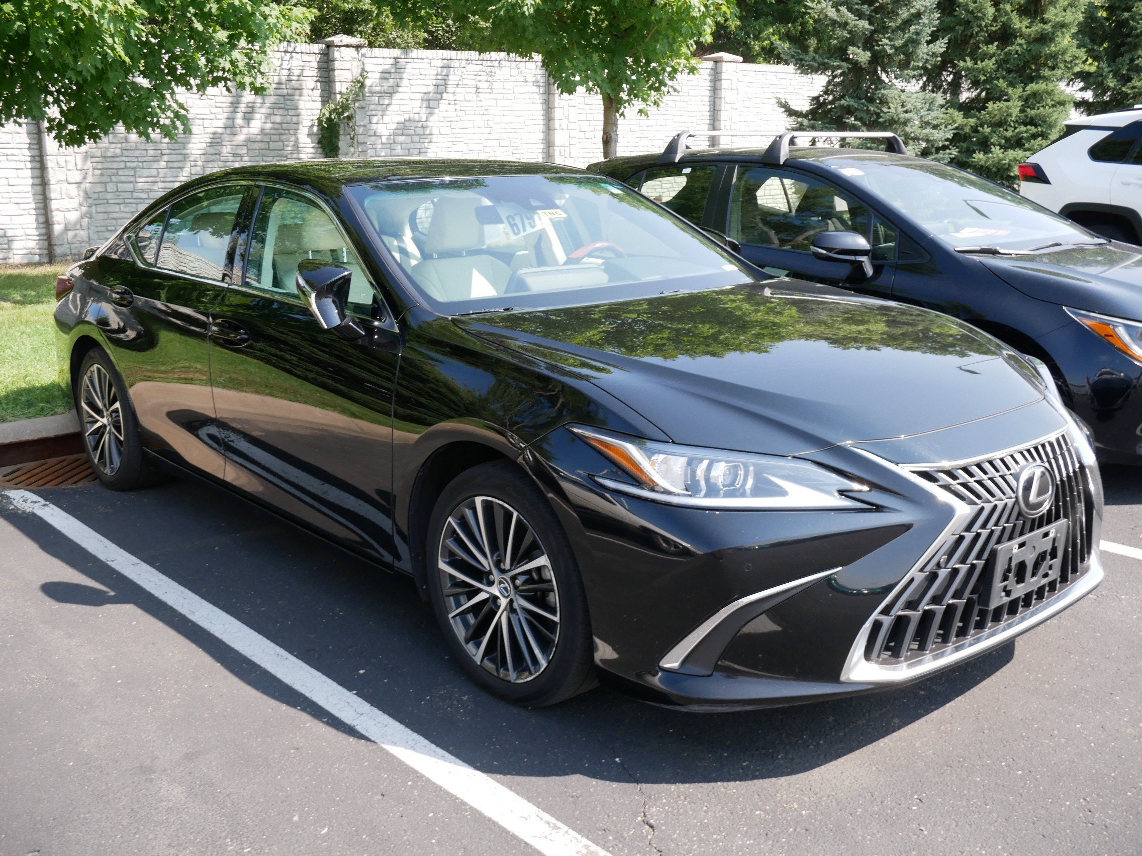 Used 2022 Obsidian Lexus ES 350 image 4