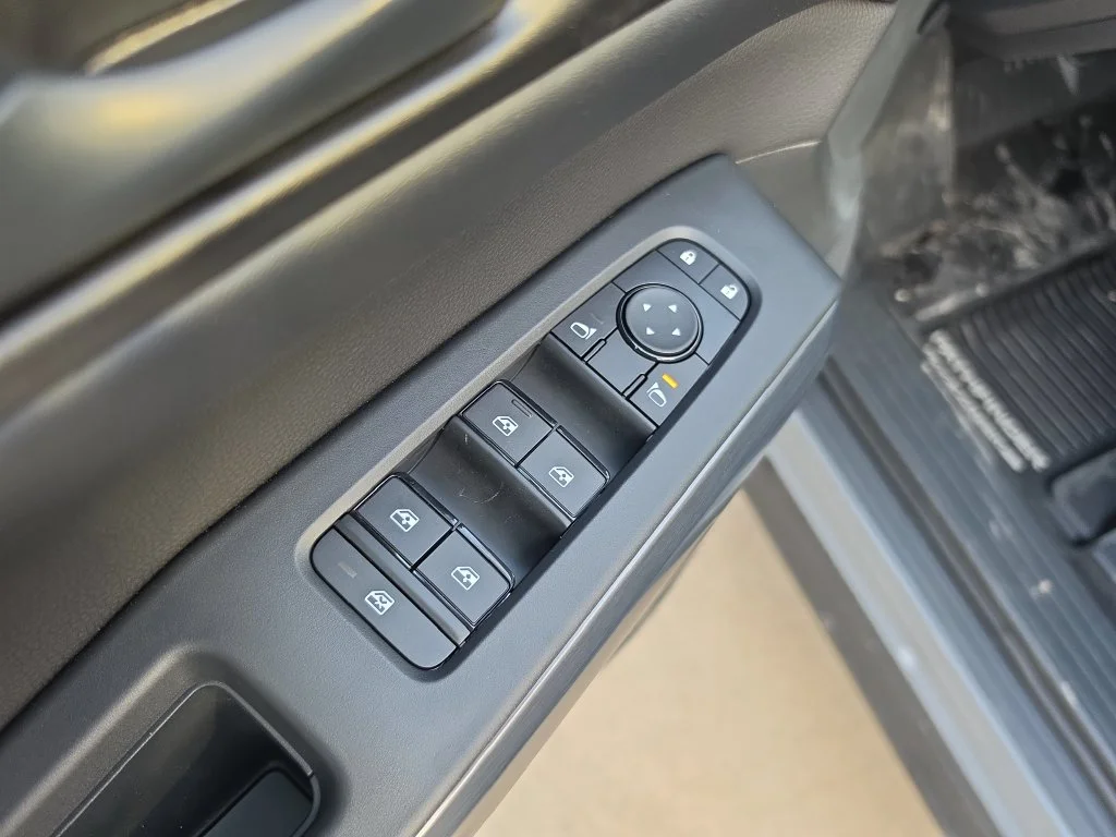 New 2026 Boulder Gray Pearl / Super Black Two-tone Nissan Rock Creek® image 24