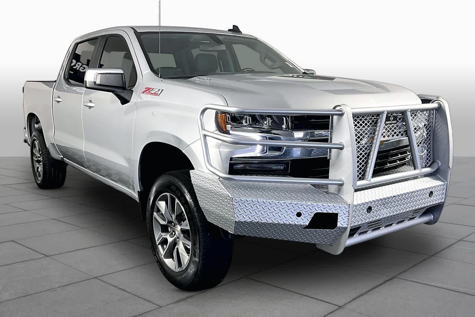 Used 2022 Silver Ice Metallic Chevrolet LT image 3