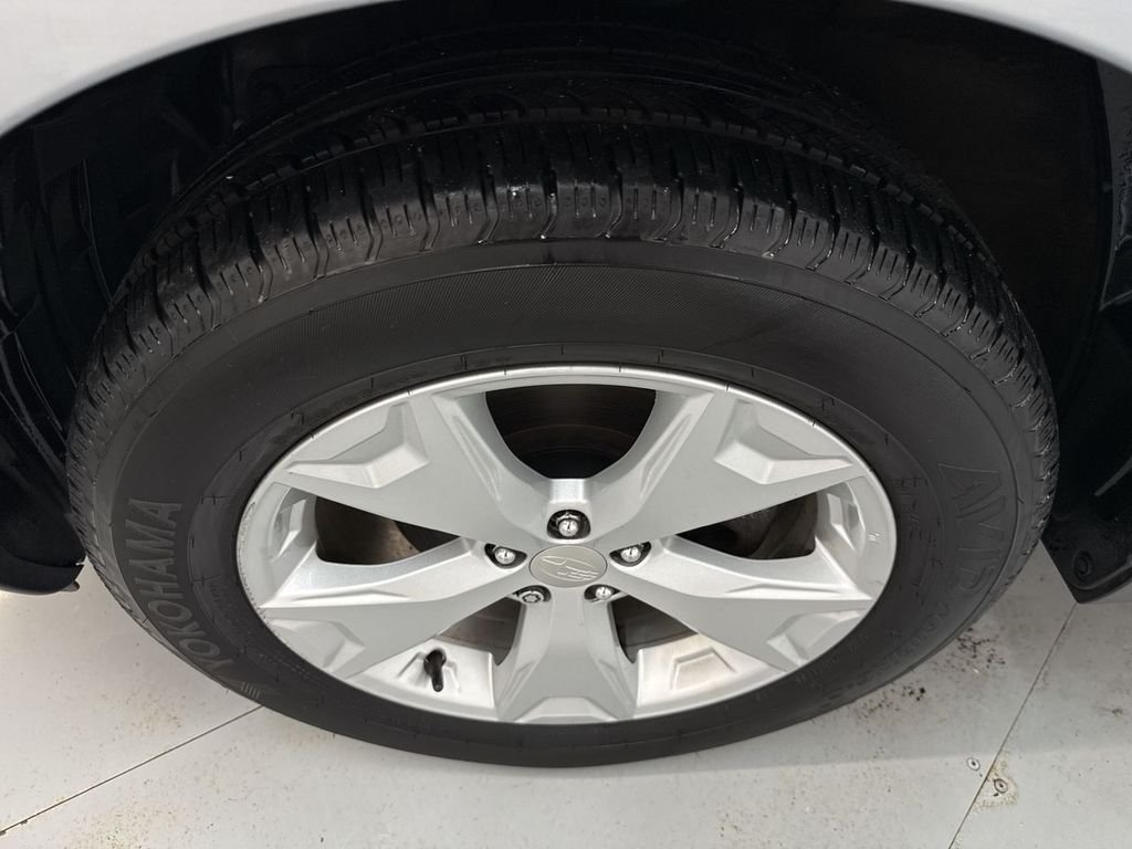 Used 2016 Ice Silver Metallic Subaru 2.5i Premium image 31