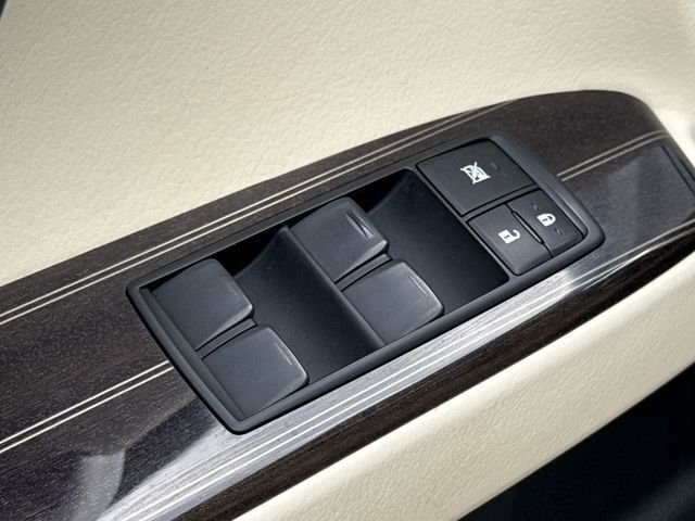 Used 2020 White Lexus 460 image 20