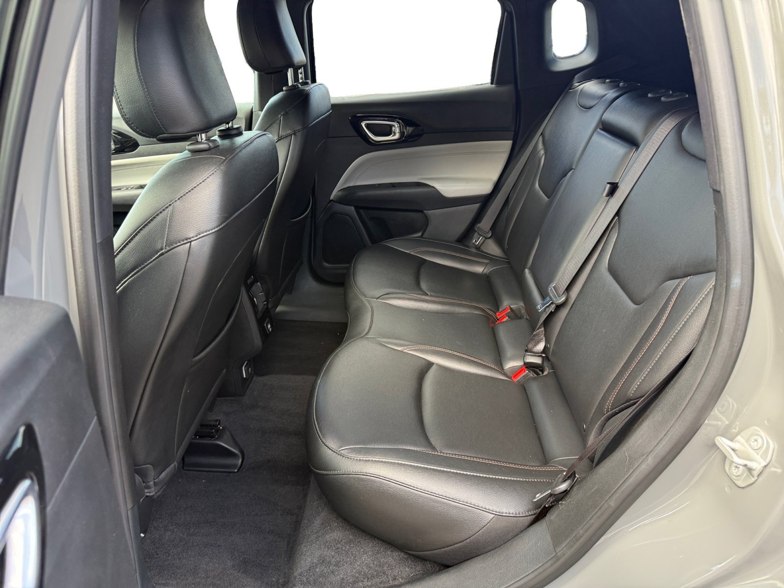 Used 2024 Gray Clearcoat Jeep Limited image 16