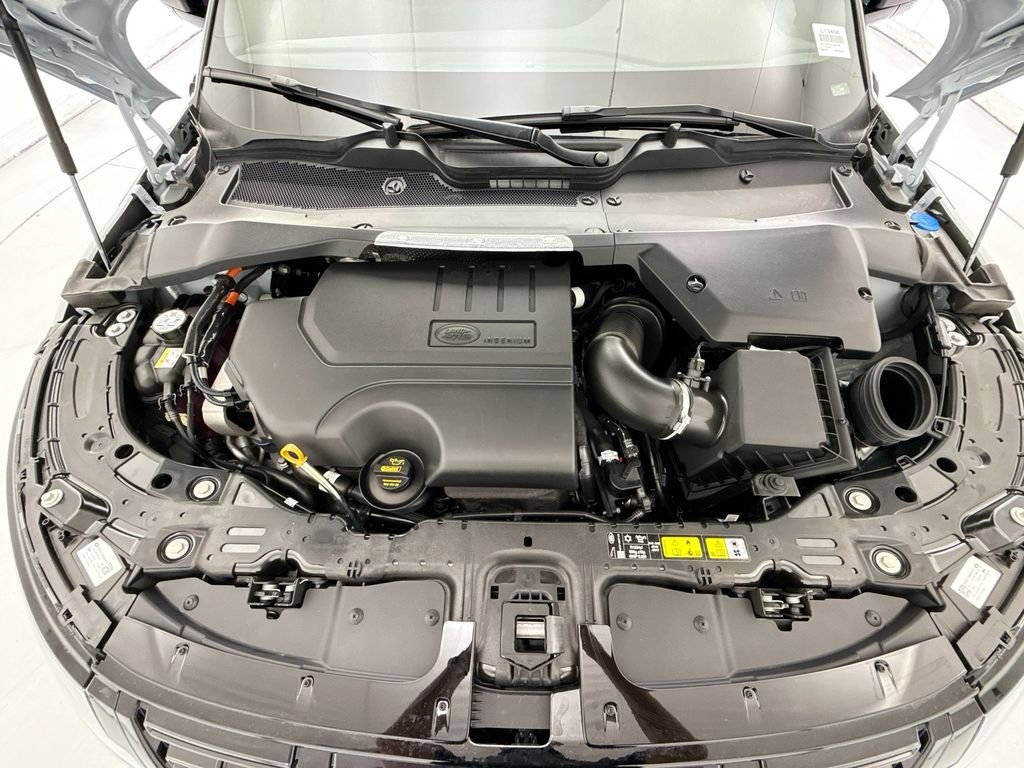 New 2026 Arroios Grey Metallic Land Rover S image 29