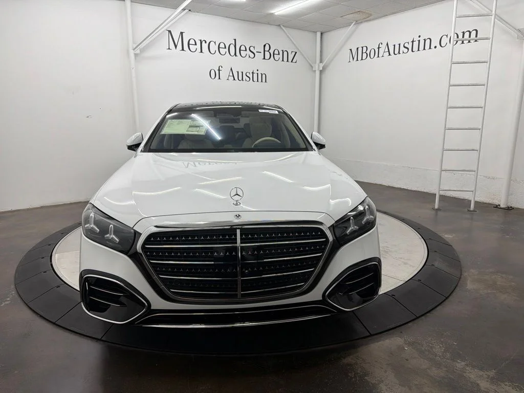 New 2027 White Mercedes-Benz S 580 image 3