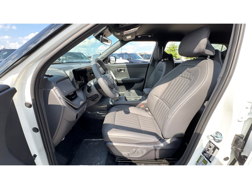New 2027 Snow White Pearl / Black Roof Kia X-Line S image 9