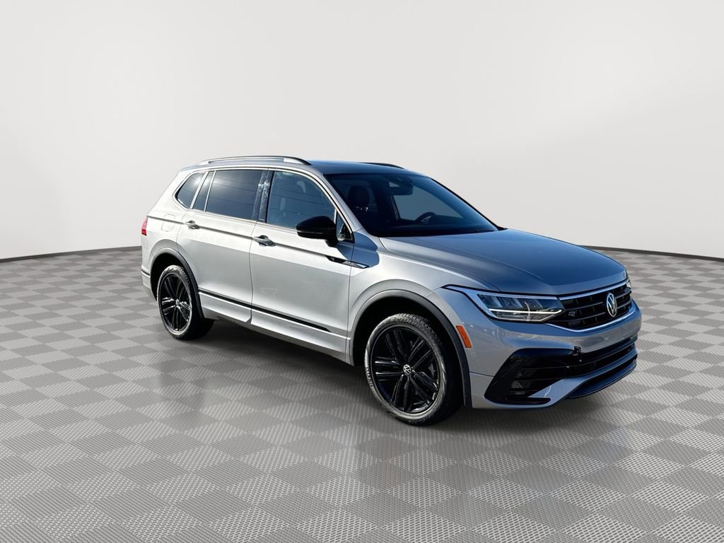 Used 2022 Volkswagen Tiguan SE R-LINE BLACK with VIN 3VV8B7AXXNM081385 for sale in Wheat Ridge, CO