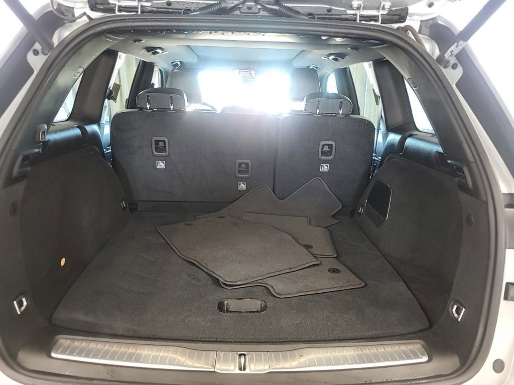 Used 2023 Silver Jeep Overland 4xe image 11