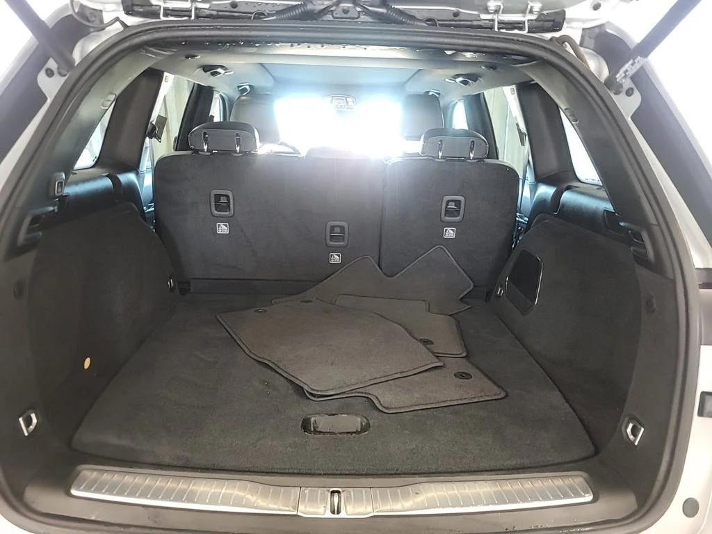 Used 2023 Silver Jeep Overland 4xe image 11