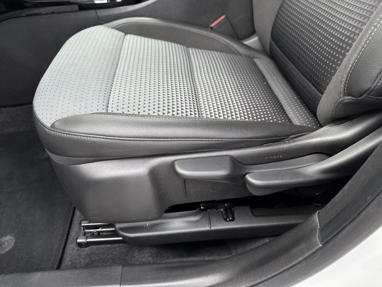 Used 2025 Summit White Chevrolet LT image 12