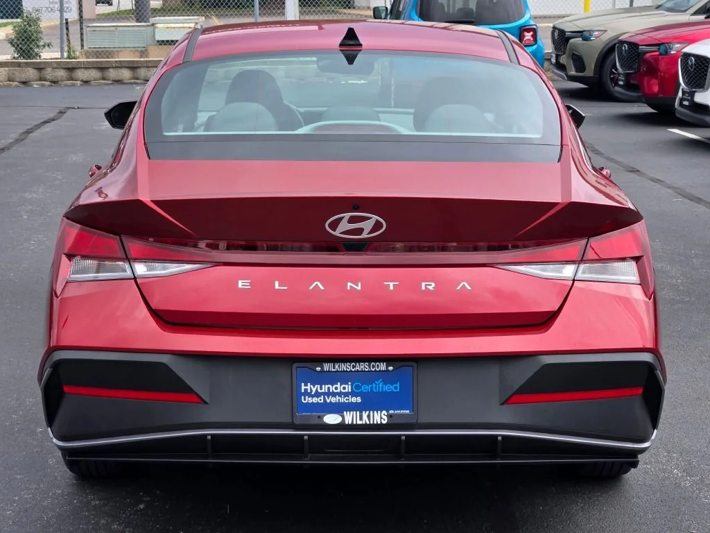 Used 2025 Red Hyundai SE image 12