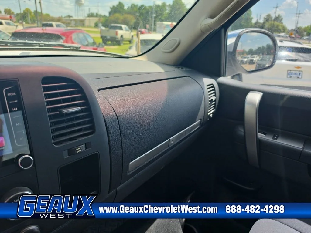 Used 2012 White Chevrolet LT image 21