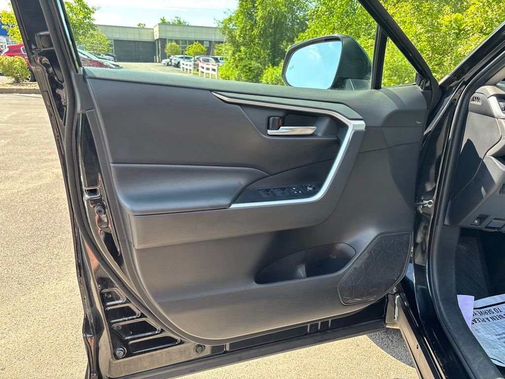 Used 2020 Black Toyota XLE image 17