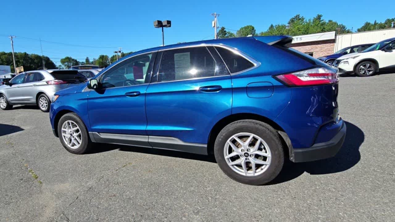 Used 2024 Atlas Blue Metallic Ford SEL image 5