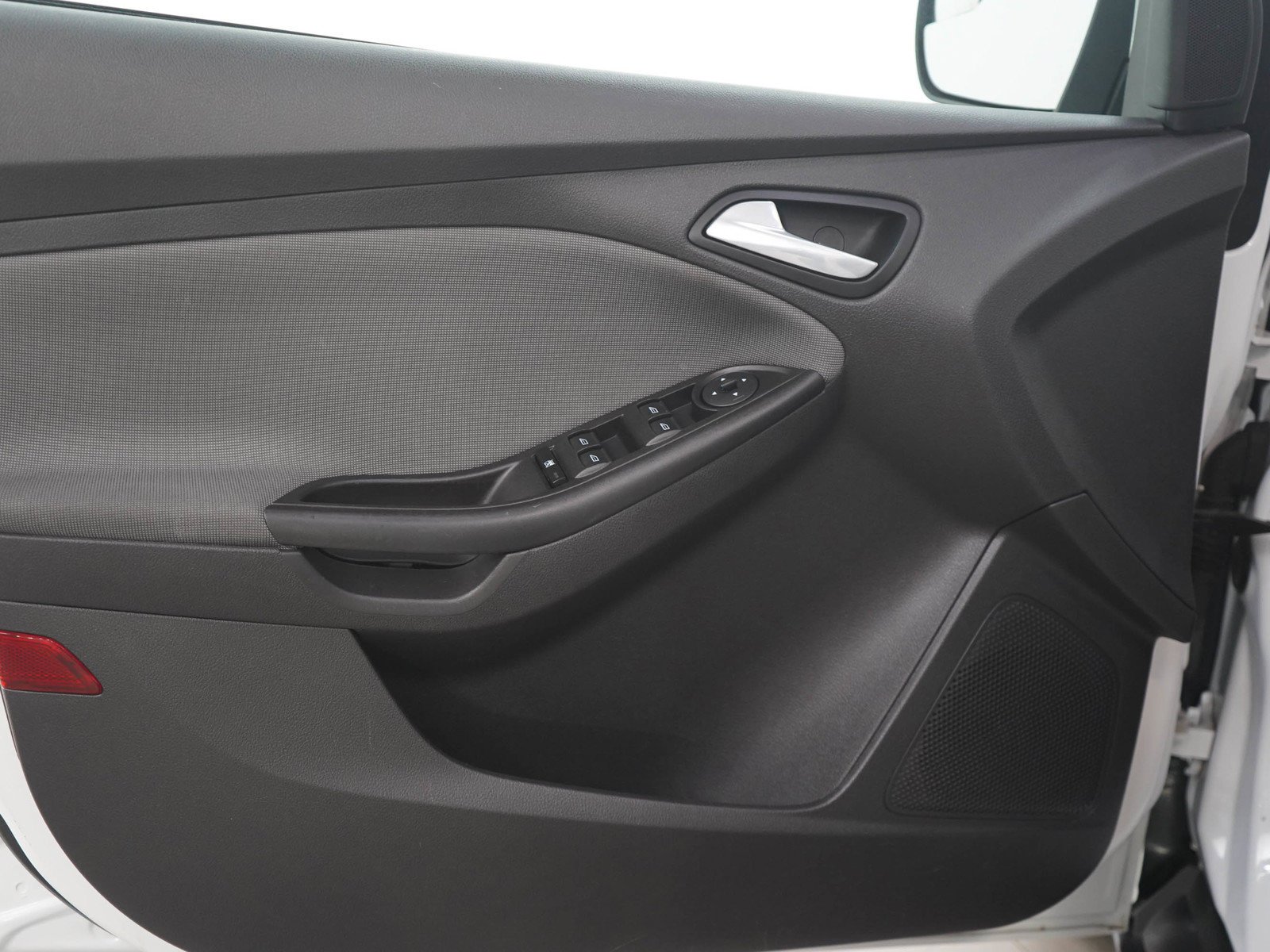 Used 2014 Oxford White Ford 5dr HB SE image 18