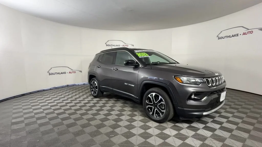 Used 2023 Gray Jeep Limited image 3