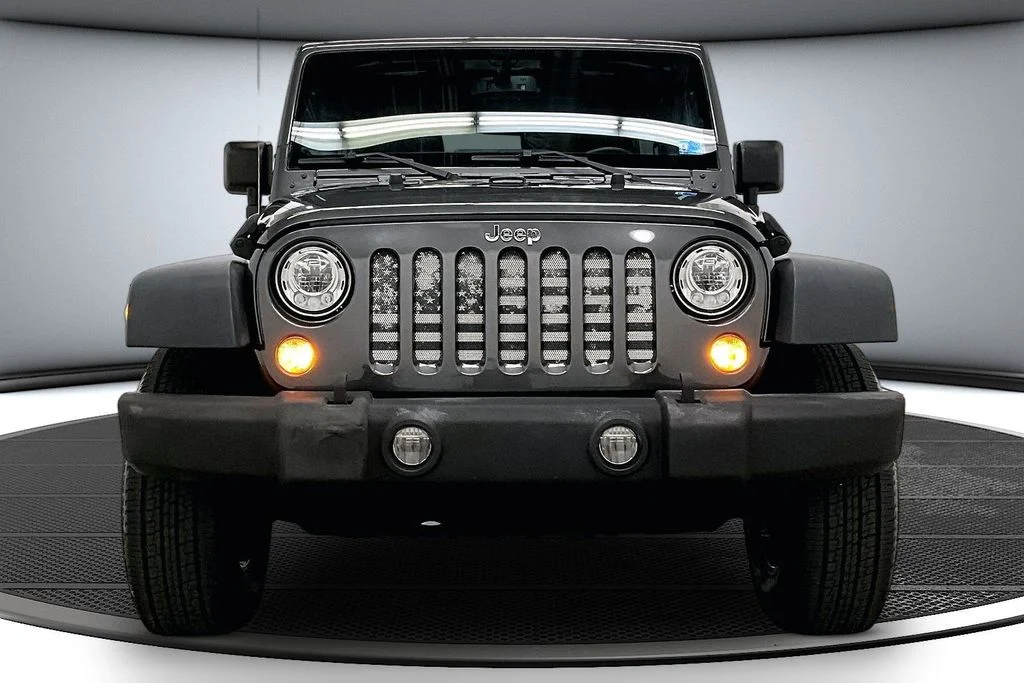 Used 2018 Gray Jeep Unlimited Rubicon image 2