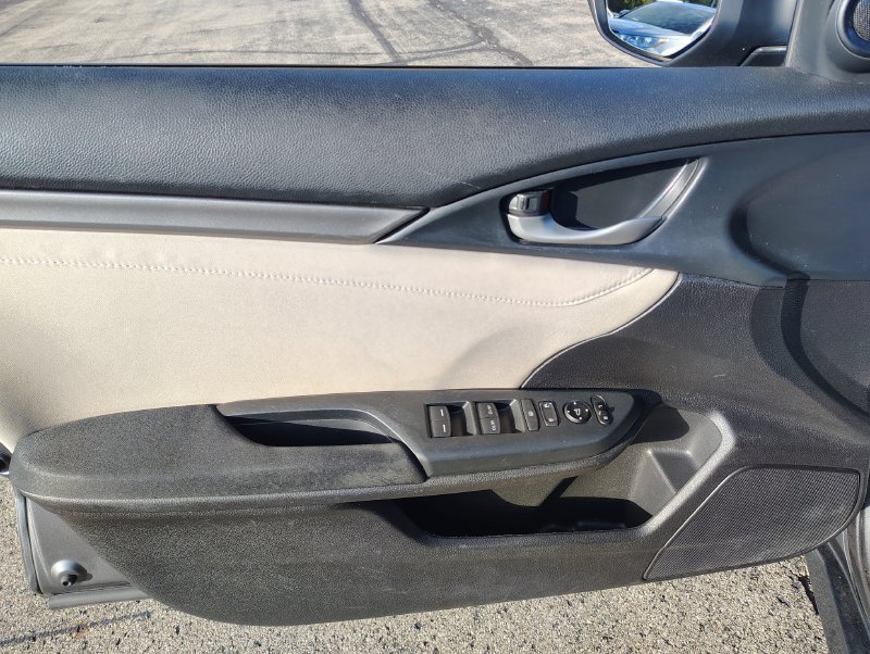 Used 2018  Honda EX image 16