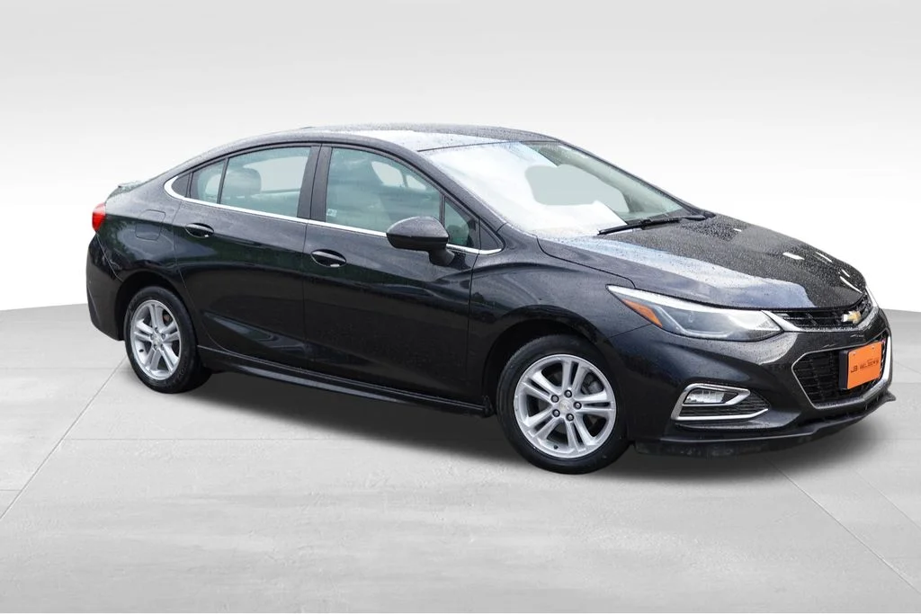 Used 2017 Chevrolet Cruze LT with VIN 1G1BE5SM9H7152670 for sale in Lakeville, MN
