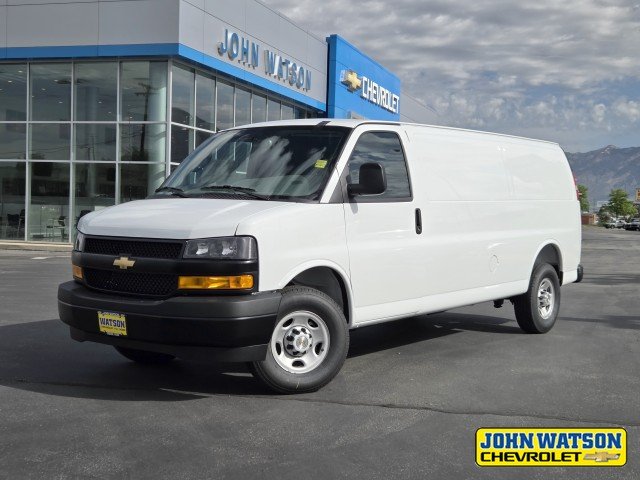 2026 Chevrolet Express 3500 Extended Work Van's photo