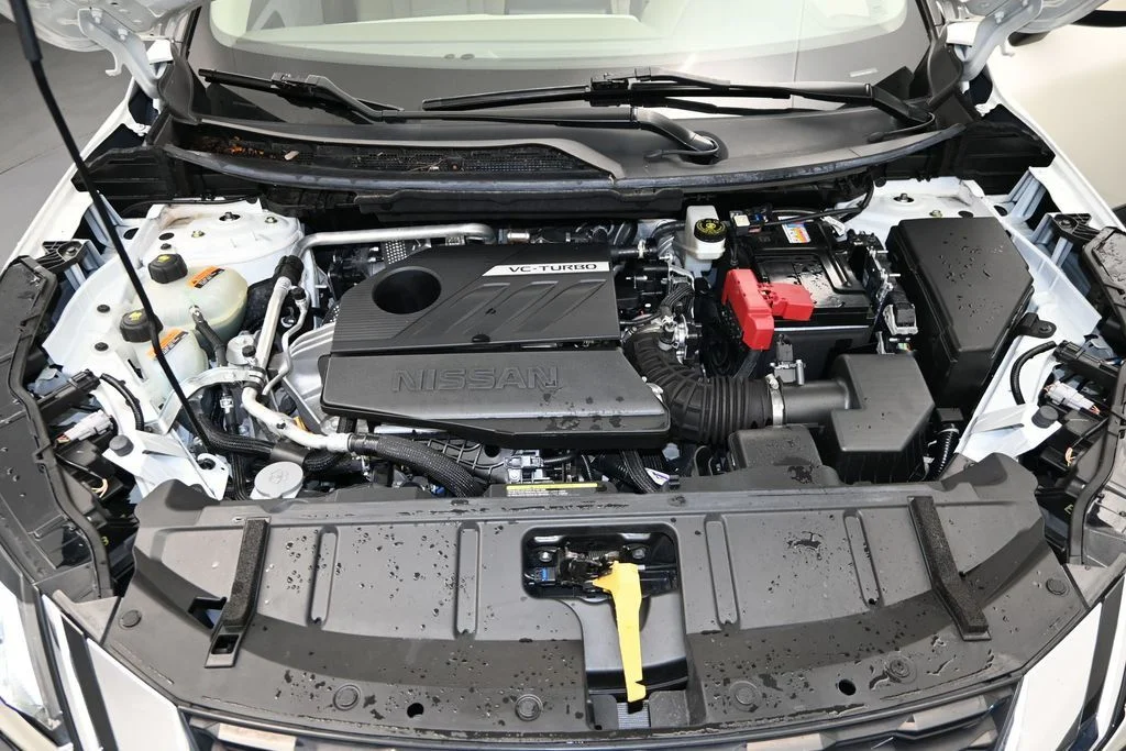 Used 2023 White Nissan SV image 29