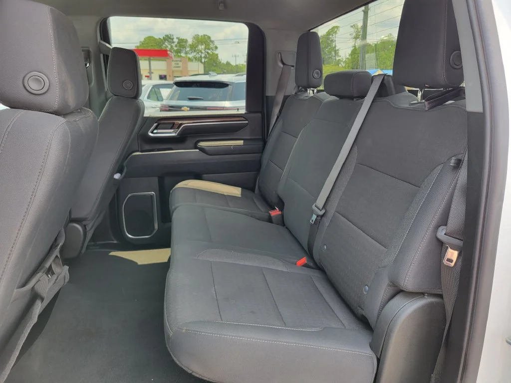 Used 2025 Summit White Chevrolet LT image 15