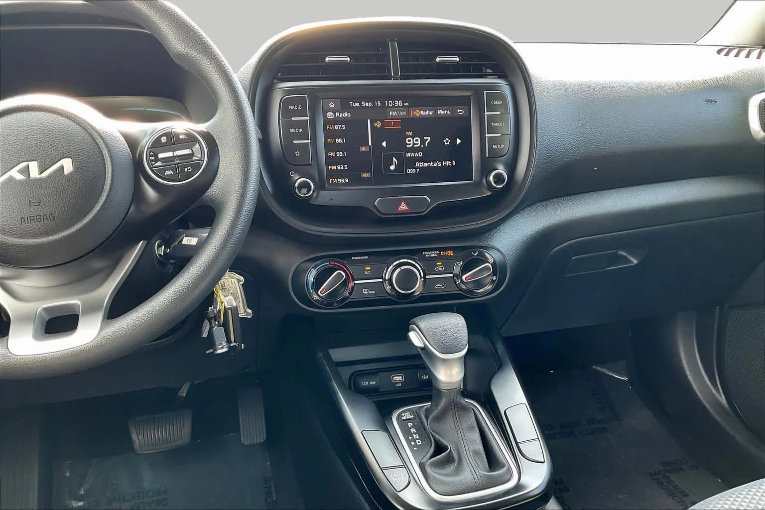 Used 2025 Snow White Pearl Kia LX image 7