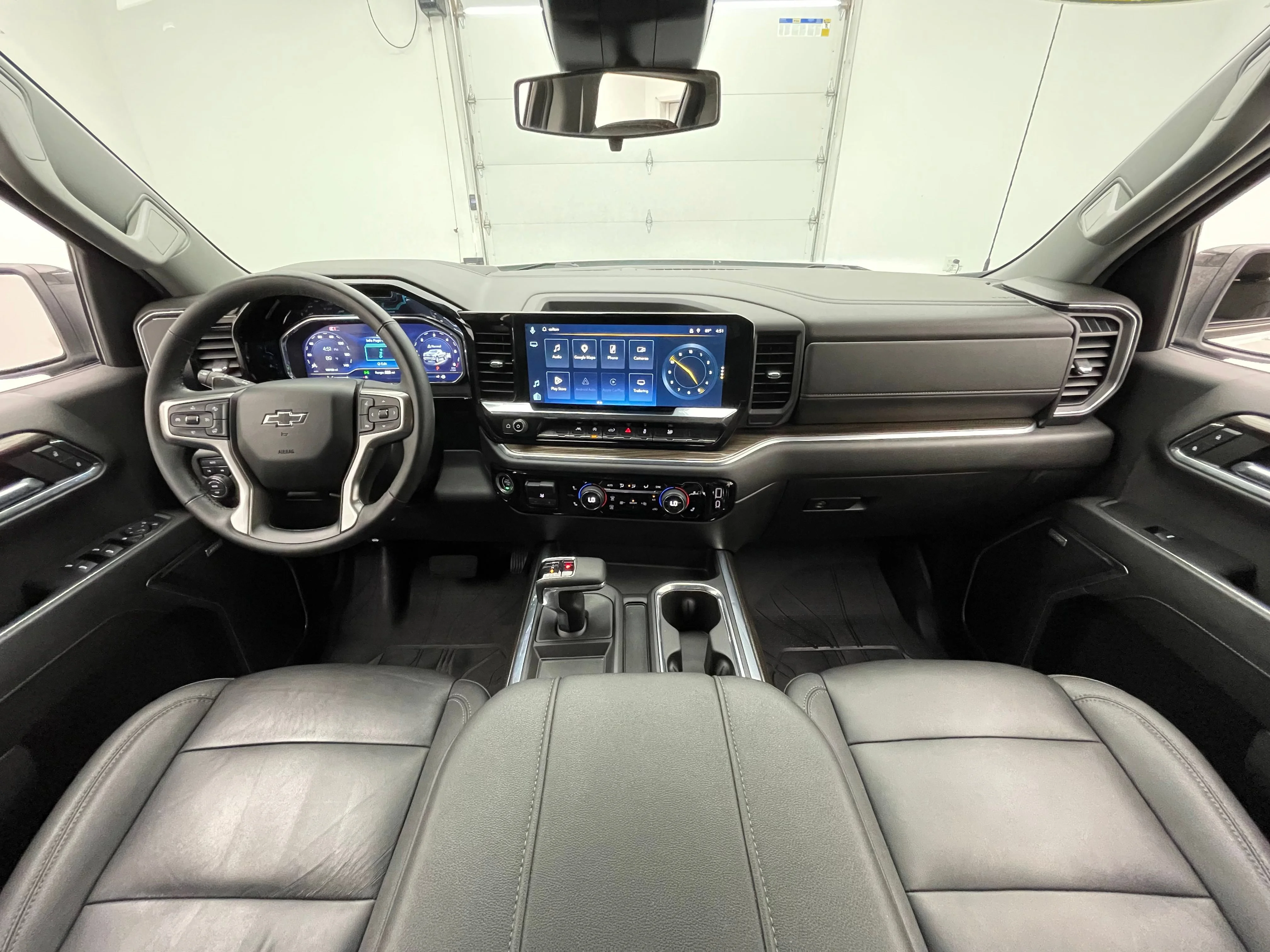Used 2024 Summit White Chevrolet RST image 3