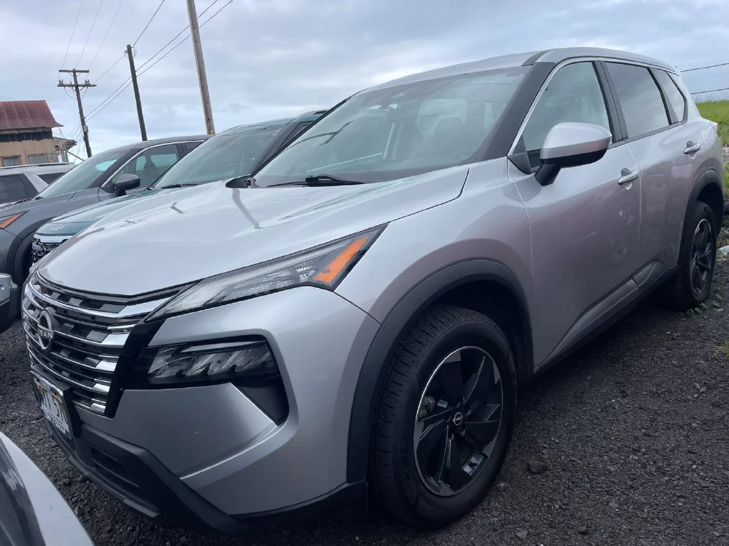 Used 2024 Silver Nissan SV image 3