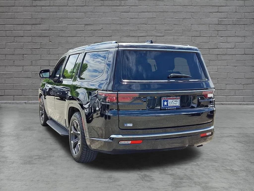 Used 2023 Diamond Black Crystal Pearlcoat Jeep Series III image 9
