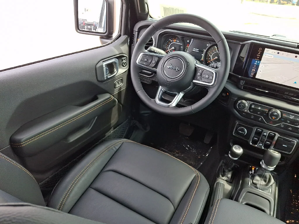 New 2026 Black Clear-Coat Exterior Paint Jeep Sahara image 10
